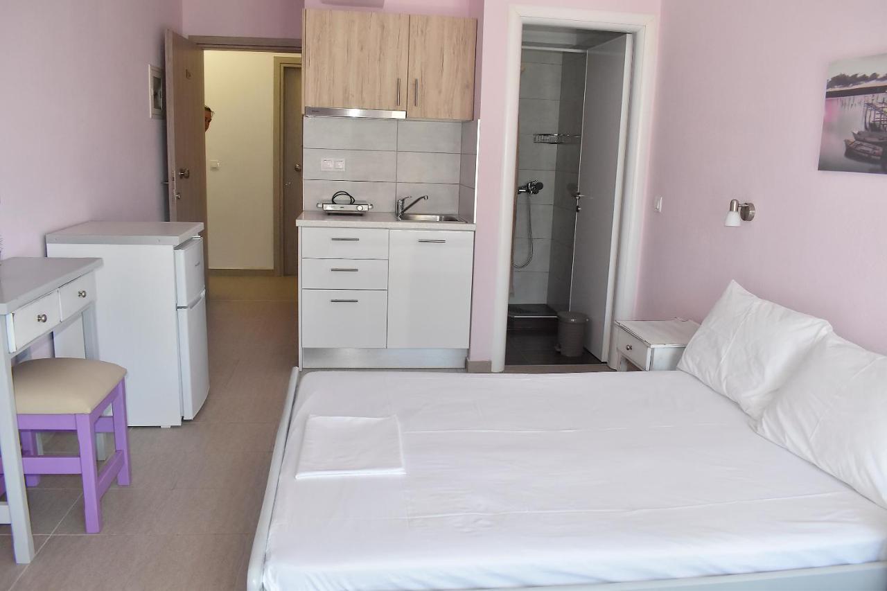 Giorgos-Fenia Apartments Paralía Eksteriør billede